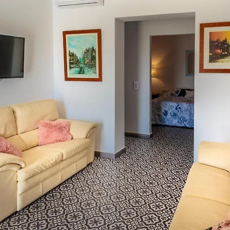 Charming With Private Pool