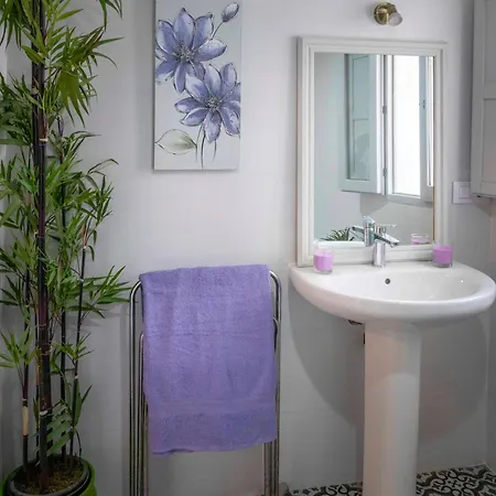 Charming With Private Pool *